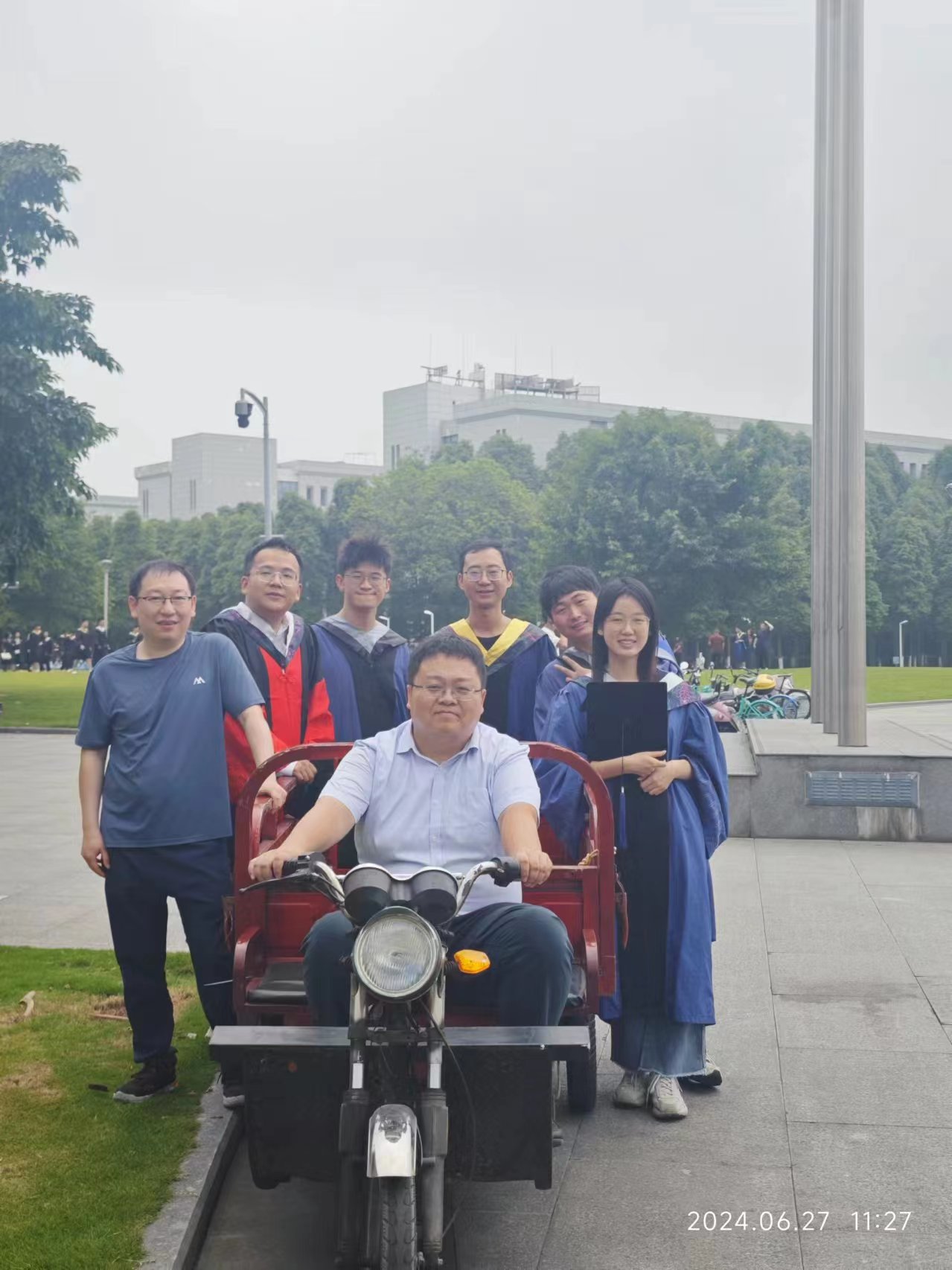 新能源三蹦子出发了